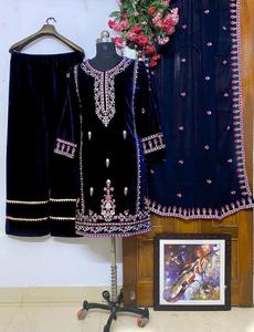 Haut en velours lourd de qualité supérieure à imprimé indien avec de belles broderies et pantalon palazzo en velours et Kurti avec dupatta - Product Image 5