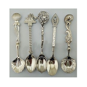 ชุดช้อนส้อมสแตนเลสดีไซน์โดดเด่น ด้ามจับเรซิ่น เหมาะสำหรับงานแต่งงาน ราคาไม่แพง - Product Image 5