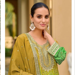 Impression numérique Shalwar Kameez du designer Pure Chinon avec broderie complexe, plazzo et Dupatta assortis, parfaite pour toute occasion - Product Image 1