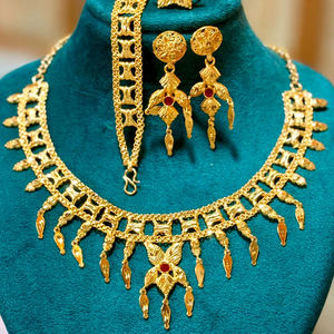 24K Plaqué Or Vintage Dubai Fashion Jewelry Set Comprend Collier Boucles D'oreilles Bracelets Peignes Cuivre Matériel Diamant Allemagne - Product Image 1