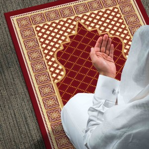 Alfombra de Oración Roja con Diseño Islámico: Alfombra Impresa, Tapete de Adoración, Alfombra Delgada No Tejida - Product Image 3