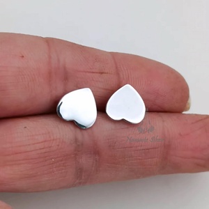 Boucles d'oreilles clous en argent sterling 925 avec cœur et diamant, design minimaliste élégant, cadeau délicat pour elle - Product Image 3