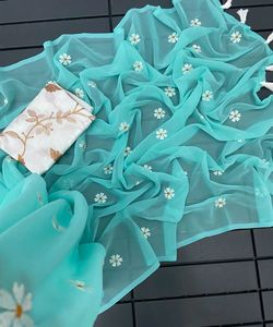 2.ยังคงอินเทรนด์ด้วยส่าหรียอดนิยมล่าสุดของเราที่แสดงรูปแบบที่ทันสมัยและสไตล์ร่วมสมัยที่แน่นอนว่าจะทำให้คนหันมามอง - Product Image 4