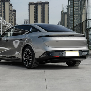 รถยนต์ไฟฟ้าแบบซีดานขับเคลื่อน 4 ล้อ ปี 2025 ระยะทางวิ่งไกล แบตเตอรี่ 100 กิโลวัตต์ชั่วโมง ระบบขับเคลื่อนอัจฉริยะ พลังงานใหม่ 4 ประตู - Product Image 5