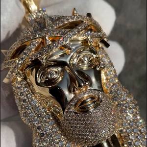 Pendentif Peace en or 14 carats plaqué argent sterling 925 avec moissanite VVS glacée en serti canal, certifié IGI, coupe brillante, pour homme - Product Image 4