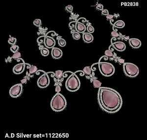 Merveilleux dernier collier en forme de larme de qualité supérieure en diamant indien américain avec ensemble de boucles d'oreilles pour femmes - Product Image 1