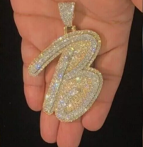 Colgante con Inicial B Clásica para Niños, con Moissanita Redonda de 3 Quilates, Chapado en Oro, Certificado GRA, para Regalo Hindú - Product Image 1