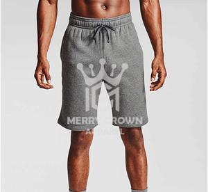 กางเกงขาสั้นผ้าฟลีซสำหรับผู้ชายกางเกงขาสั้นผ้าฟลีซแบบลำลองมีกระเป๋าลายสีทึบสำหรับวิ่งออกกำลังกายในบ้าน - Product Image 3