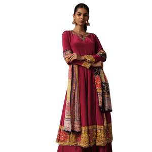 Vente en gros de vêtements ethniques pour femmes OEM costume personnalisé de fournisseur Kurta Palazzo rouge brodé avec miroir - Product Image 4