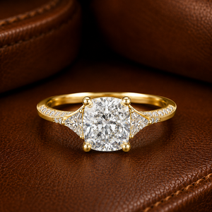 แหวนเพชรทรงคุชชั่นคัท เพาะเลี้ยงในห้องปฏิบัติการ ทองคำแท้ 14K แหวนหมั้นเจ้าสาว ประดับเพชรทรงไตรลิออนด้านข้าง DEF VVS น้ำหนักรวม 1.55 กะรัต รับรองโดย IGI ODM - Product Image 1