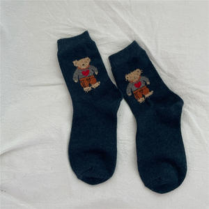 ถุงเท้าลำลองฤดูหนาวแบบยูนิเซ็กซ์ ผ้าฝ้าย 100% ป้องกันแบคทีเรีย แห้งเร็ว ลายการ์ตูน เป็นมิตรกับสิ่งแวดล้อม เหมาะสำหรับเล่นกีฬาและใช้ในชีวิตประจำวัน - Product Image 3