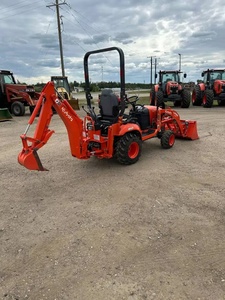 Tracteur-chargeur sur pneus Kubota BX23S avec moteur KUBOTA et accessoires de chargeur frontal et de pelle arrière - Product Image 3