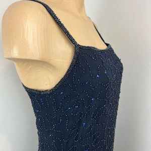 Venta al por mayor de vestidos MIDI elegantes personalizados para las mujeres Sexy hasta la rodilla vestido de cuentas para fiestas y salidas de las señoras vestido de noche - Product Image 6