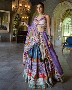 Lehenga Choli Especial de Navratri en Seda Gruesa con Estampado Digital y Trabajo de Espejo Real con Dupatta de Encaje Colgante - Product Image 1