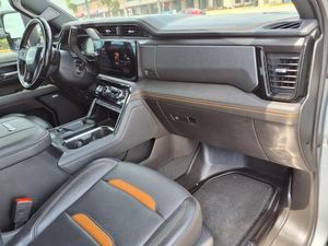 Usado 2024 GMC Sierra 2500HD AT4 Crew Cab 4WD - Product Image 5