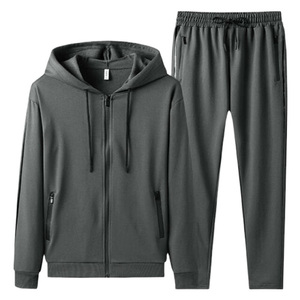 Chándal de nailon con pantalones cortos y logotipo personalizado OEM de talla grande transpirable, chándal cortavientos para hombre con logotipo bordado desgastado - Product Image 5