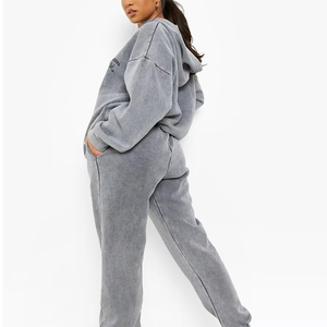 Survêtement pour femmes avec logo personnalisé en gros, qualité supérieure, design entièrement uni avec col à capuche pour la saison hivernale - Product Image 3