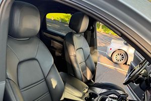 Excellent état, Porsche Cayenne Coupé 3.0 L Turbo V d'occasion, modèle 2020 - Product Image 4
