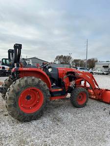 Tractor Agrícola L4060 2022, 4x4-42HP, 4WD con Motor y Bomba Premium, Alta Productividad y Larga Vida Útil - Product Image 2
