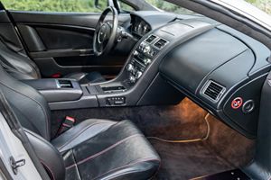 Aston Martin V8 Vantage propre de 2009 - Product Image 2