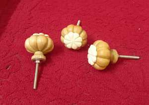 Elegante perilla decorativa de resina con acento de latón para cajones de cocina, armarios, armarios y tiradores de muebles - Product Image 6