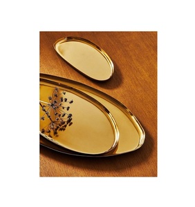 Plateau de service de luxe en acier inoxydable avec base large et poignées confortables pour un service alimentaire efficace - Product Image 4