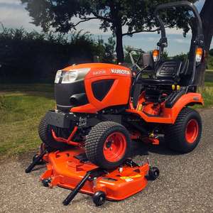 รถแทรกเตอร์ Kubota มือสองจากญี่ปุ่น Kubota 95hp มีกระท่อมหรือเชือกในราคาที่ต่ำมาก