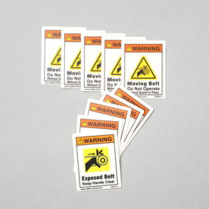 ADVERTENCIA: La cinta transportadora puede triturar. No operar sin protector en su lugar. Etiquetas de embalaje de policarbonato impermeables con adhesivo 3M M05 - Product Image 3