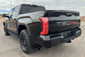 PRÊT À CONDUIRE - VÉHICULE D'OCCASION À VOLANT À GAUCHE |   2023 TOYYOTAASS TUNDRRAASS TRD PRRRO - Product Image 2