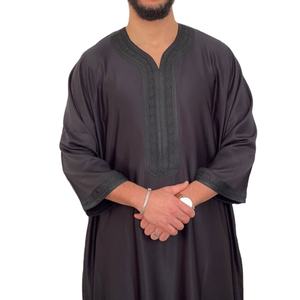 2023 vêtements pour hommes musulmans moyen-orient teint en blanc design personnalisé thobe arabe islamique hommes arabe à capuche Thobe matériel hommes - Product Image 4