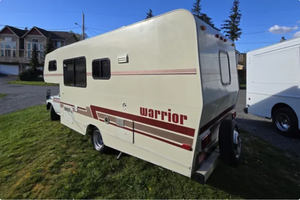 LISTO PARA CONDUCIR - USADO, VOLANTE A LA IZQUIERDA |   CONDUCCIÓN DERECHA |   Autocaravana Toyota Winnebago Micro Mini Warrior de 1991 - Product Image 6