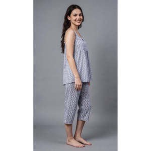 Ensemble de vêtements de nuit capri en rayonne pour femme - Tenue d'intérieur douce imprimée avec motif animalier en mélange de spandex XS - Product Image 3