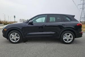 Cayenne S Prestige SUV Diesel 2017 de qualité supérieure, avec phares LED, toit ouvrant, écran tactile, intérieur en cuir, conduite fluide - Product Image 2