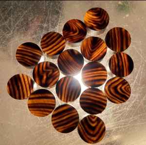 กระดุมเขาควายดิบคุณภาพพรีเมี่ยม O3นำเข้าจากอินเดียสำหรับอุตสาหกรรมเสื้อผ้างานฝีมือธรรมชาติโดย R M ต่างประเทศ - Product Image 1