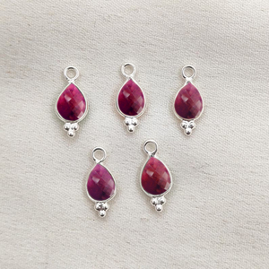 Dijes de Esmeralda Teñida en Forma de Pera, Dijes de Esmeralda Teñida Hechos a Mano con Corte Briolette, Dijes de Plata de Ley para Fabricación de Joyería, Dijes al por Mayor - Product Image 2