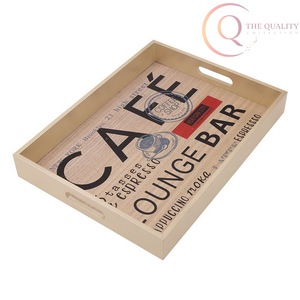 Plateau de service en bois de forme rectangulaire classique, idéal pour servir les aliments - Product Image 4