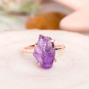 Bague en argent plaqué or rose fabriquée à la main avec cristal d'améthyste brute naturelle bijoux uniques en pierres précieuses faits à la main - Product Image 5