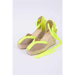 Alpargata cerrada con tacón de cuña alto - Product Image 2