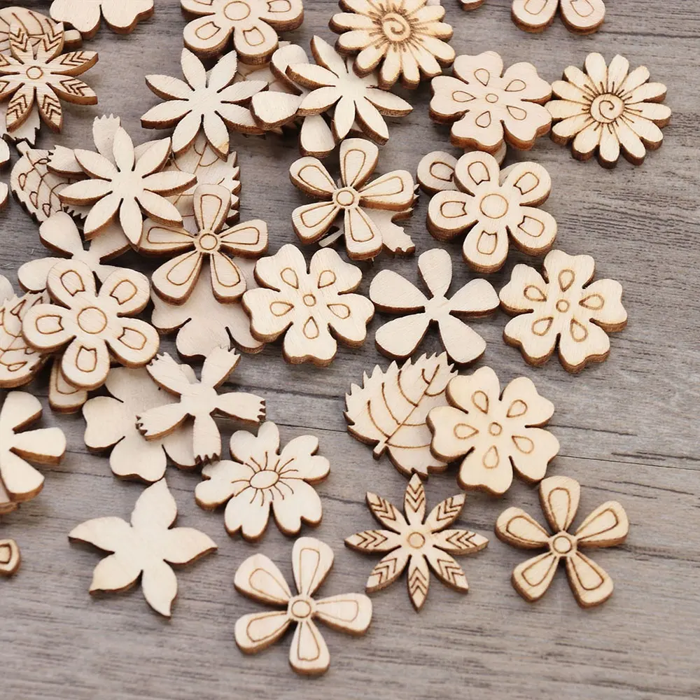 Set mit 50 dekorativen Holzstücken in Form kleiner Blumen in vielen Designs hand gefertigter Naturholz dekorationen