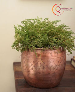 Présentation du pot martelé vert en cuivre Parfait pour les plantes succulentes ou les plantes fabriquées à la main pour les utilisations domestiques en toute saison - Product Image 2