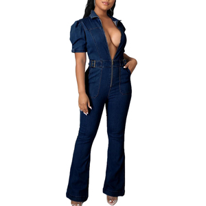 Tailleur-pantalon en denim structuré pour femmes conçu pour être confortable avec une finition ajustée et nette avec des coutures minimales Costumes en denim pour femmes - Product Image 1