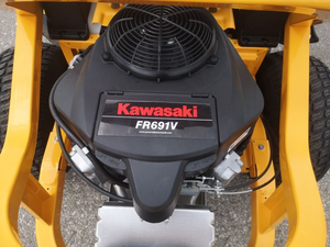 เครื่องตัดหญ้าแบบ Zero Turn รุ่น Cub Cadet XZ6 S127 ขนาด 23 แรงม้า เครื่องยนต์ Kawasaki V-Twin ขนาด 127 ซม. พร้อมแท่นตัดแบบ Fabricated Deck ระบบ Synchro-Steer ระบบบังคับเลี้ยว 4 ล้อ - Product Image 6