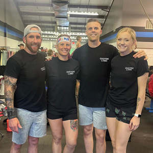 Haga su propia marca 100% algodón personalizado hombres cuello redondo Camiseta deportiva impresión grupo gráfico camisetas blanco negro empresa camiseta - Product Image 2