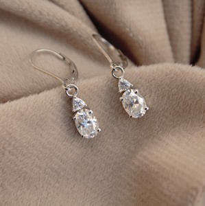 Pendientes minimalistas de estilo vintage con palanca trasera de Plata de Ley 925 de moissanita de corte ovalado y trillón, pendientes de piedra blanca - Product Image 3