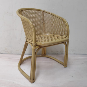 Precio directo Silla de mimbre de ratán clásica de estilo tradicional con brazo Material de ratán natural para comedor al aire libre y uso en la cocina - Product Image 1
