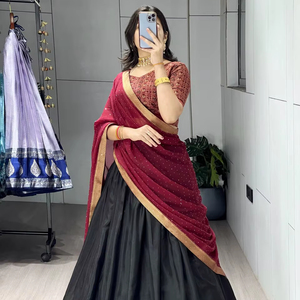 Colección de Lehenga Choli Étnicos de Diseñador para Celebraciones y Bodas - Product Image 1