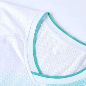 Uniforme de football léger en polyester à 100%, col rond, manches courtes, avec nom d'équipe personnalisé - Product Image 4