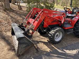 Tracteur compact Massey Ferguson 1525 d'occasion en bon état avec chargeur frontal et tondeuse arrière 25HP 4 roues motrices Transmission par engrenages Multifonctionnel - Product Image 3