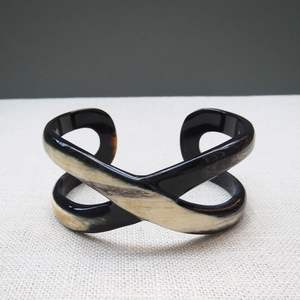 Handcrafted Buffalo Horn Bangle Natural Tribal Jewelry Kitchenware Hotel ware Wedding <b>Parties</b> - Product Image 1