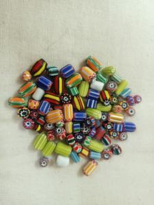 Perles de verre à chevrons rayées sur mesure en plusieurs couleurs assorties disponibles à partir de la taille 8 mm idéal pour les créateurs de bijoux - Product Image 2